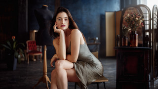 Woman portrait fashion mannequin vase - a chair in a room free wallpaper for desktop