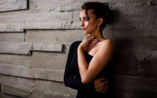 Elina karimova portrait wall blue - the side with free wallpaper