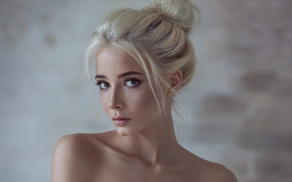 Woman messy bun serious rococo - messy free wallpaper for desktop