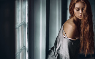 Woman long red hair leaning - artur tarnowski free wallpaper