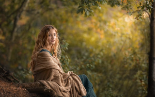 Woman forest sitting blanket blonde - a rock in a forest free wallpaper