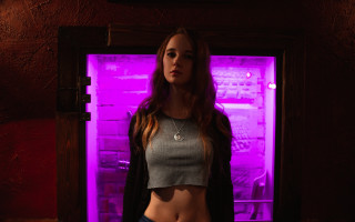 Woman purple light arabesque portrait - a purple light behind her free wallpaper