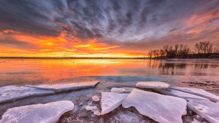 Sunset lake ice floes trees - a sunset over a lake free wallpaper for desktop
