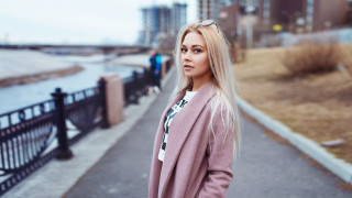 Blonde woman bridge river citylights - fashion free wallpaper