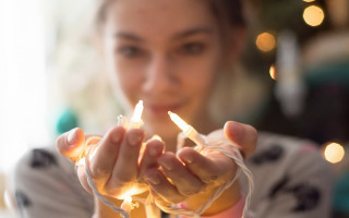 Woman candle lights bokeh adams - bokeh free wallpaper