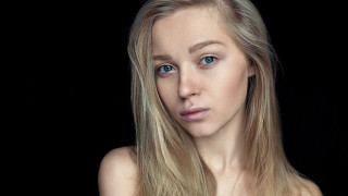 Blonde woman blue eyes portrait 4 - a picture free wallpaper for desktop
