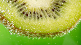 Kiwi bubbles waterdroplets green background - fructose free wallpaper