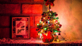 Christmas tree lights brick wall - a small christmas tree free wallpaper