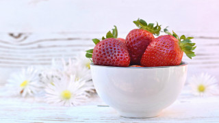 White bowl strawberries minimalism food - a white bowl free wallpaper