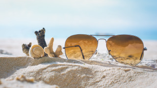 Sunglasses starfish beach sand horizon - a sandy beach free wallpaper
