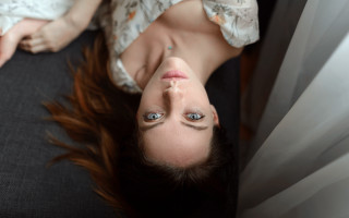 Woman lying blue eyes jewelry - her eye free wallpaper