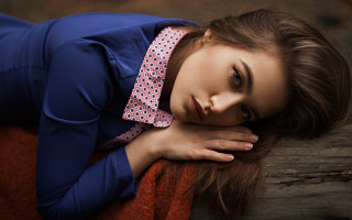 Woman bench relaxing brown hair - a wooden bench free wallpaper
