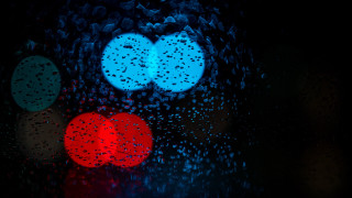 Traffic light raindrops night red - light in the background free wallpaper