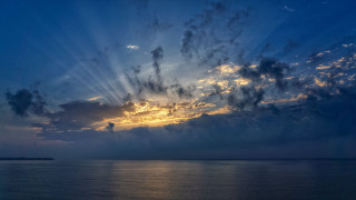 Ocean sky clouds sunrays city - cloud and sun rays free wallpaper