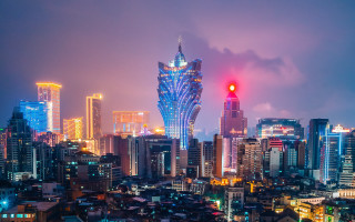 City skyline red light tower - a tall building in the background free wallpaper