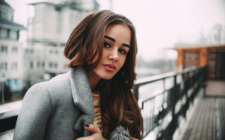 Woman bridge serious browneyes longhair - a bridge free wallpaper for desktop