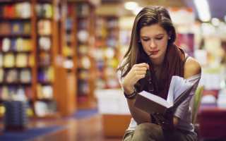 Library reader brownhair blurry cafe - a book in her hands free wallpaper