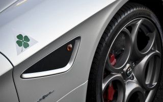 Car clover bumper sticker photorealism - sharp detail free wallpaper for desktop