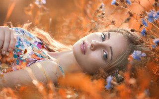 Girl autumn flower smile fire - a young girl free wallpaper