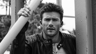 Man holding baseball bat surprised - look free wallpaper for desktop