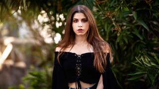 Woman black top tie portrait - her waist free wallpaper