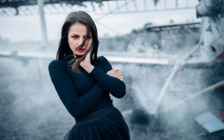 Woman black dress steamy train - abstract illusionism free wallpaper for desktop