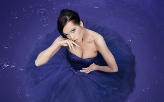 Blue dress woman bubbles night - bubble free wallpaper for desktop