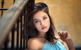 Woman blue dress portrait bokeh - leaning free wallpaper