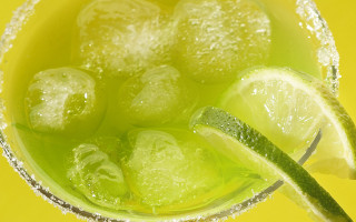 Limeade lime ice yellow cocktail - free holidays wallpaper for desktop