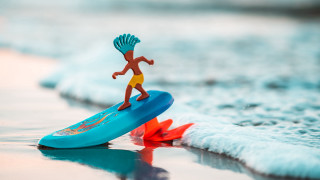 Toy surfer beach waves ocean - summer vibrancy free wallpaper