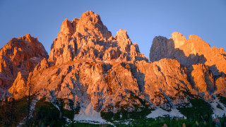 Mountain range autumn leaves fire - carlo carlone free wallpaper