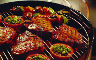 Grill steaks peppers mushrooms cooking - a grill free wallpaper