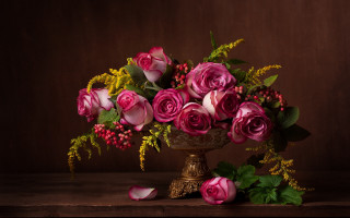 Pink roses vase greenery brown - a brown wall free wallpaper