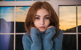 Red haired woman blue sweater - a picture in front free wallpaper