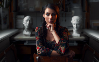 Woman sitting statues desk laptop - studio portrait free wallpaper