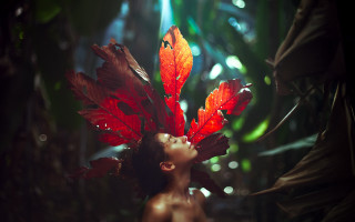 Woman leaf headpiece looking up - elsa bleda free wallpaper