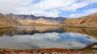 Lake mountains cloudy sky beach - a cloudy sky in the background free wallpaper