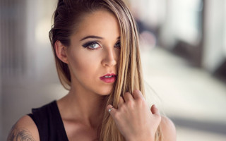 Woman ring blacktop tattoo blonde - a ring free wallpaper for desktop