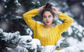 Woman yellow sweater snowy forest - a yellow sweater free wallpaper