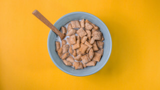 Cereal wooden spoon yellow gradient - a yellow background behind free wallpaper