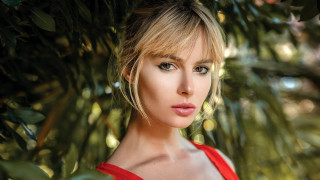 Woman red dress tree portrait - her eye free wallpaper