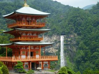 Tall pagoda waterfall background waterfall - a waterfall in the middle of the picture free wallpaper