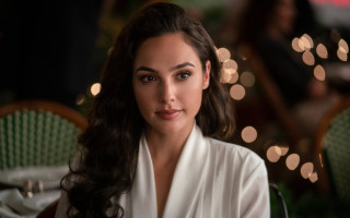 Woman portrait white shirt long - perfect face free wallpaper