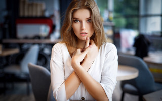 Serious woman portrait eszter mattioni - her chin free wallpaper