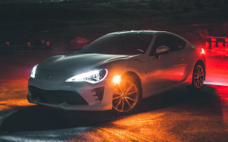 White sports car headlights red - its headlight free wallpaper