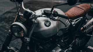 Motorcycle roadside brown seats 3d - the front free wallpaper