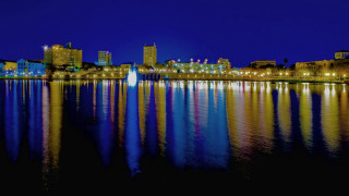 City skyline reflection fountain night - almada negreiro free wallpaper