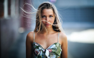 Flowered top blowing hair portrait - aestheticism free wallpaper for desktop