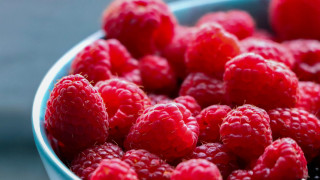 Raspberries closeup microscopic red moon - ripe free wallpaper