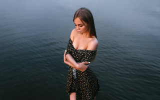 Elina karimova polka dot dress 3 - her cell phone free wallpaper